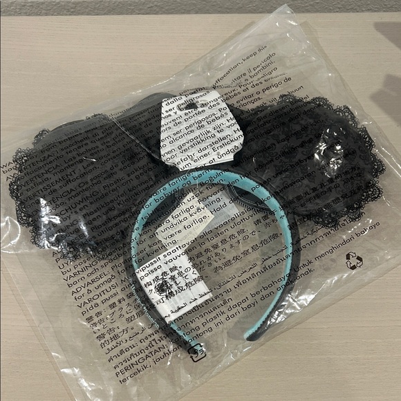 New in Bag with Tags: Disney’s Haunted Mansion Minnie Ears - Picture 4 of 4